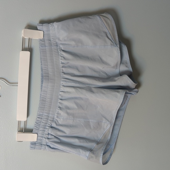 TOO LATE! CONSIGNED! Lululemon Hotty Hot Short II Blue Linen 2.5" - Picture 4 of 8